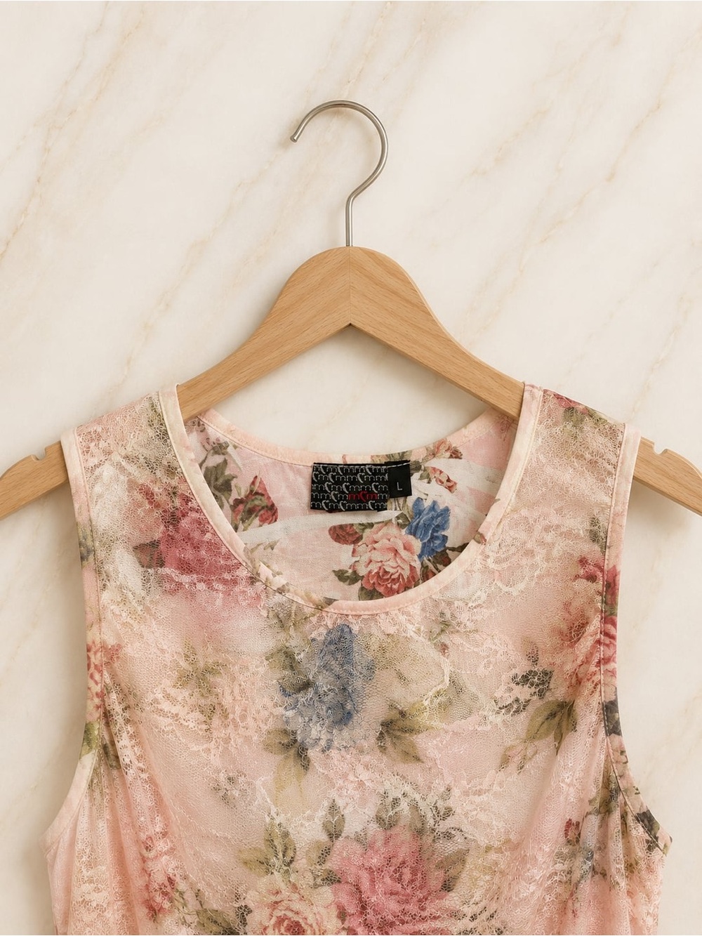 Delicate  women’s sleeveless floral top  Size L - Picture 4 of 7